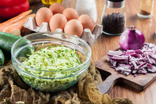 Grated zucchini to prepare fritters