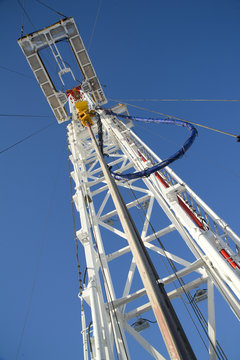Special equipment for drilling an oil well in an oil field
