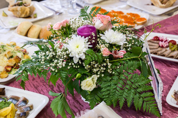 Served tables at the Banquet. Drinks, snacks, delicacies and flowers in the restaurant. A gala event or wedding.
