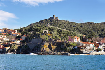 Fototapeta na wymiar Fort Saint-Elme seen from Collioure, France
