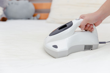 Mite vacuum cleaner using cleaning bed mattress dust eliminator with UV lamp