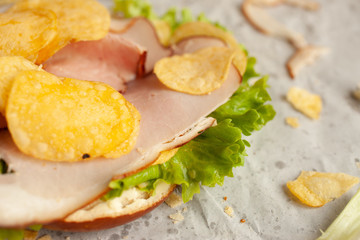 Bio Pretzel with Ham, chips and salad
