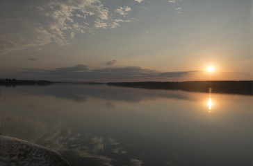 Fototapeta premium Sonnenuntergang an der Donau