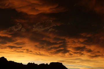 Chaîne des Aravis au crépuscule. Chain of Aravis at dusk.