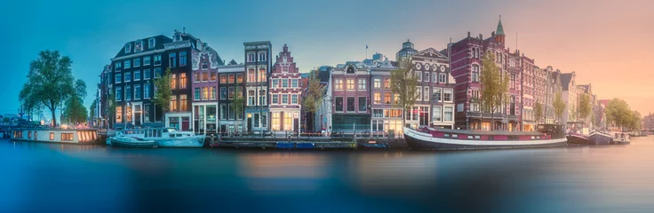 Fotobehang Amsterdam Rivier, grachten en traditionele oude huizen Amsterdam