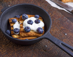 French toast with berries and sour cream