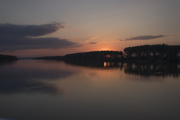 Sonnenuntergang  auf der Donau