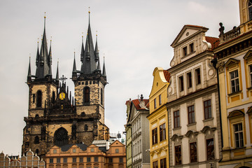 Fototapeta na wymiar Edificios em Praga