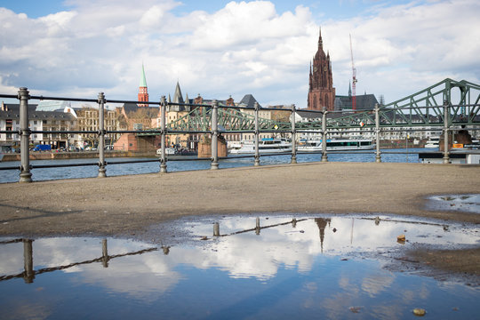 Frankfurt Espelhado em &agrave;gua