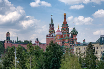 Obraz premium View of the Moscow Kremlin from the Zaryadie Park. Moscow, Russia
