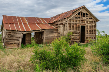 Fototapeta na wymiar Ruins of a frontier farm house in central Oklahoma
