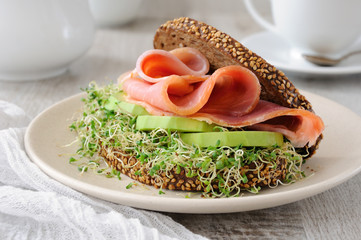 Sandwich with ham and avocado