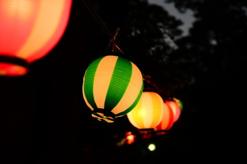 Obraz premium 提灯 夏祭り 夜