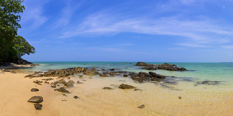 Strandlandschaft am Silent beach in Khao lak, Thailand