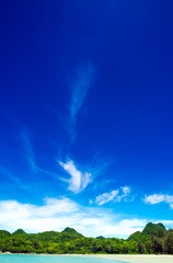 Obraz na płótnie Canvas Wide view of sea and the mountain with blue sky