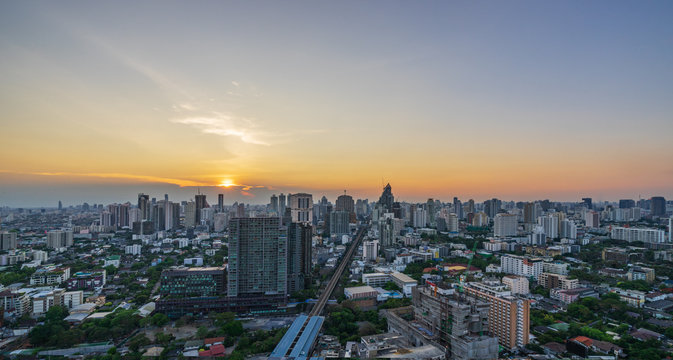 sunset skyline cityscape of metropolis © bank215
