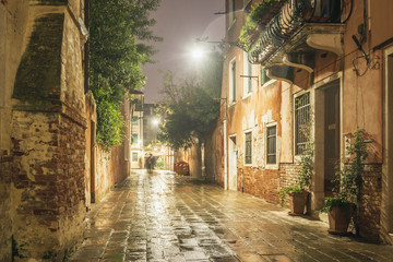 Fototapeta na wymiar rainy night in Venice