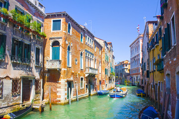 Fototapeta na wymiar Beautiful romantic Venetian cityscape with a channel