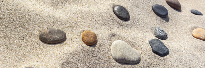 Fototapeta na wymiar beautiful stones different colours on the sand