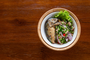 Spicy Thai Mackerel Salad, is Thai food, whose main ingredients are fried mackerels, fresh vegetables and herbs, seasoned with spicy.