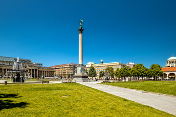Fototapeta na wymiar Stuttgarter Schlossplatz im Sommer