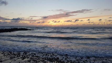 Sonnenunterg&auml;nge,Sonnenuntergang, Abendrot,roter Himmel,Meer,Wellen,Sonne