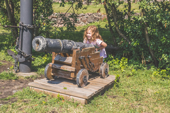 child have ancient, artillery, gun
