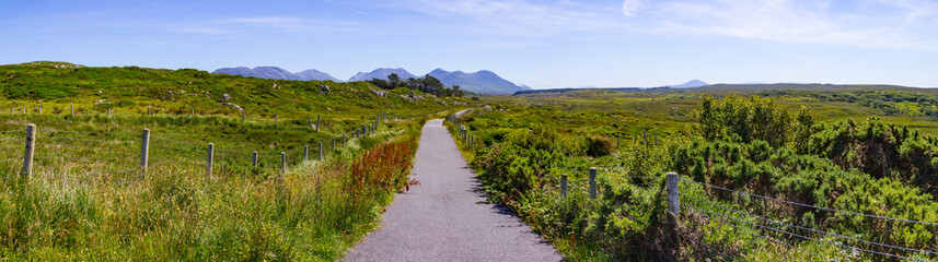 Greenway with mountains and vegetation in Clifden