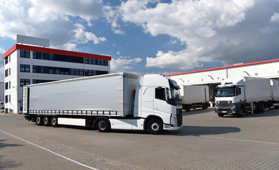 Transport und Lagerung von Waren in einer Spedition // Transport and storage of goods in a...