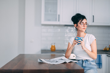 Beautiful young woman drinking coffee