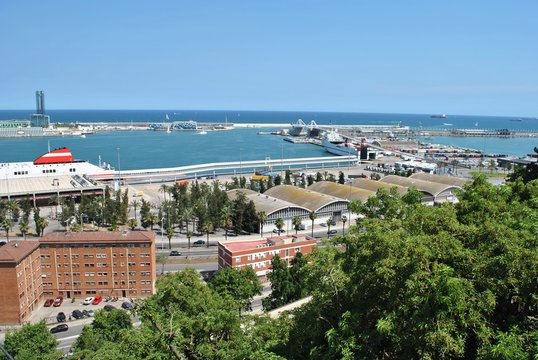 Widok na port w Barcelonie
