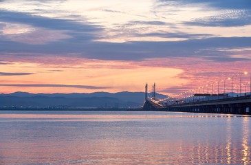Naklejka premium The Penang bridge against the background of colourful dawn