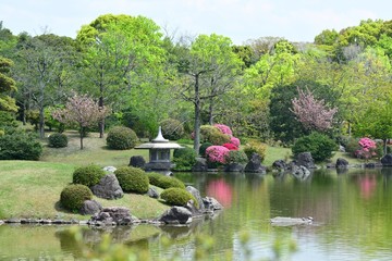 Obraz premium 春爛漫の日本庭園の情景