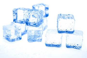 Obraz premium Blue ice cubes on white background.