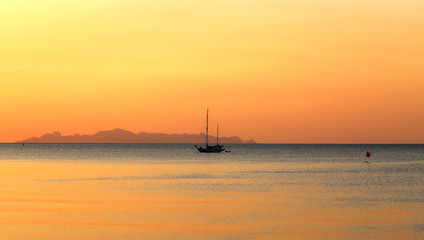 Fototapeta na wymiar Photo landscape sunset at the sea