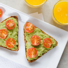 AVOCADO TOAST WITH CHERRY TOMATOES