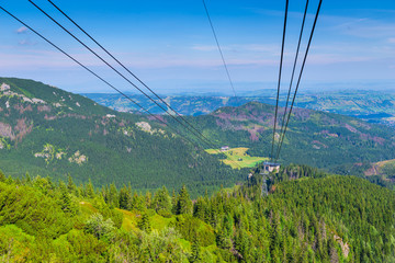 Fototapeta na wymiar The descent from the Kasprowy Wierch by cable car, beautiful views of the valley and the horizon