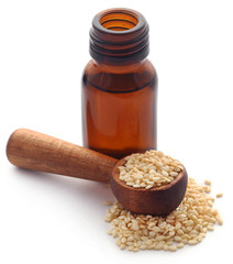 Peeled sesame seeds with oil