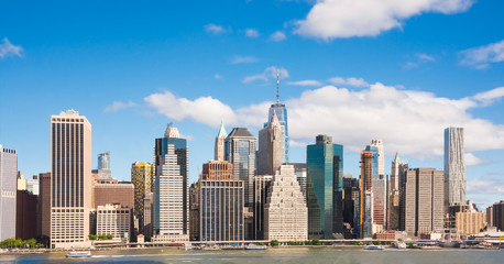 Fototapeta premium New York city skyline seen from water