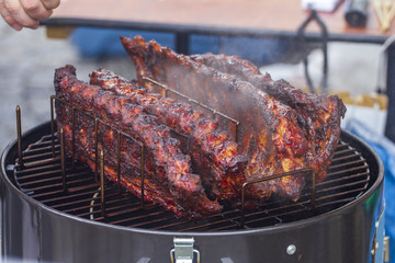Smoking ribs