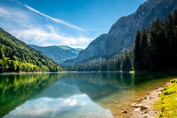 Fototapeta na wymiar Bergsee in Frankreich im Sommer