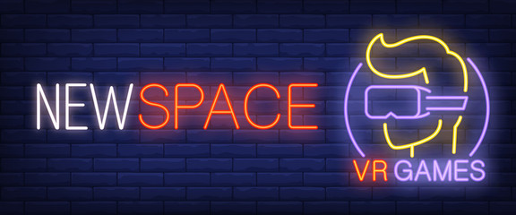 New space, VR games neon text and gamer in virtual reality glasses. Technology and entertainment concept. Advertisement design. Night bright neon sign, light banner. Vector illustration in neon style.