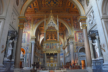 Obraz premium Italy, Rome, basilica of San Giovanni in Laterano, central nave.