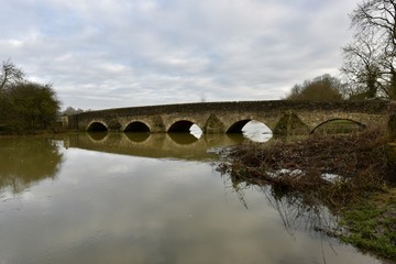 Fototapeta na wymiar Felmersham Bridge