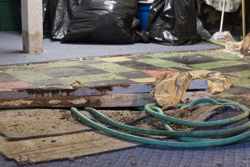 Obraz premium Rusted Fallen Light Fixture With Hose