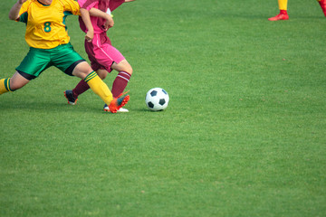 女子サッカー試合風景