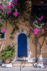 Fototapeta na wymiar Pretty doorway in Assos on the island of Kefalonia, Greece