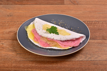 Tapioca filled with cheese and ham slices