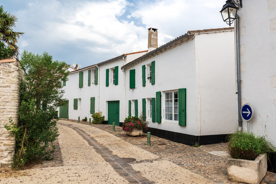 ILE DE RE (France), ruelle typique