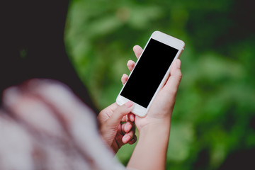 Hands and phones Telephones The use of communication technology. Of new businessmen And to do business online.